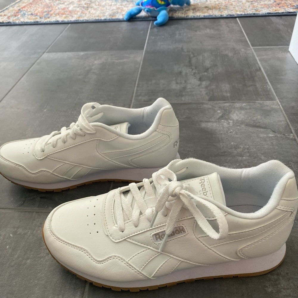 Reebok classic sneaker size 9.5